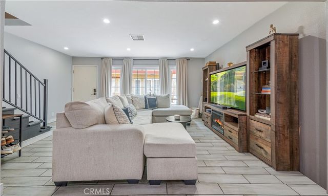 7422 Hazeltine, Van Nuys, CA 91405