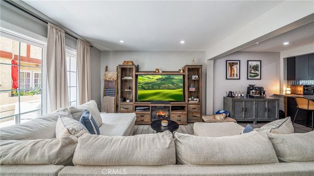 7422 Hazeltine, Van Nuys, CA 91405