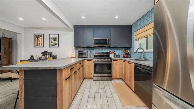 7422 Hazeltine, Van Nuys, CA 91405