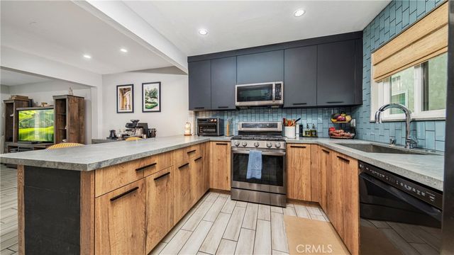 7422 Hazeltine, Van Nuys, CA 91405