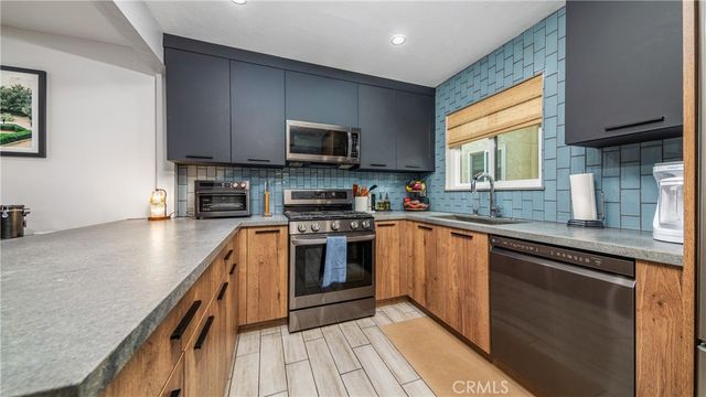 7422 Hazeltine, Van Nuys, CA 91405