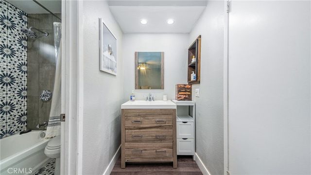 7422 Hazeltine, Van Nuys, CA 91405