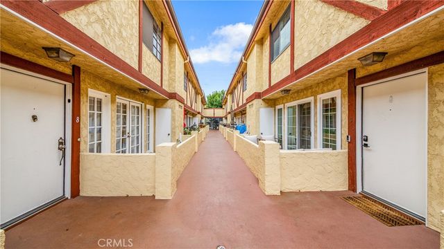 7422 Hazeltine, Van Nuys, CA 91405