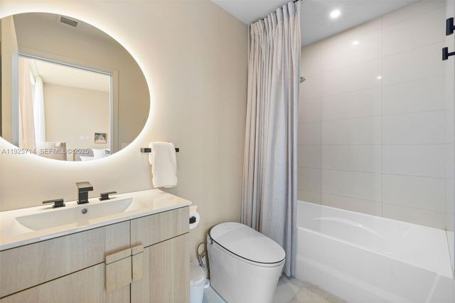 2020 N Bayshore Dr 810, Miami, FL 33137