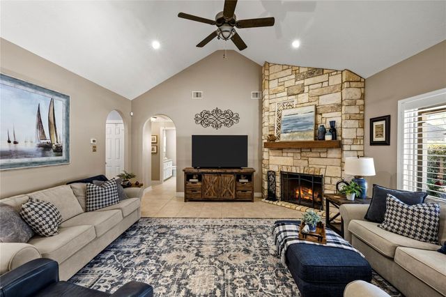 3127 Hemingway Drive, Montgomery, TX 77356