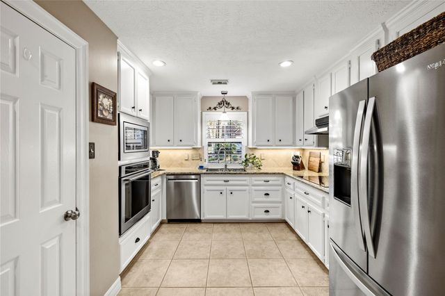 3127 Hemingway Drive, Montgomery, TX 77356