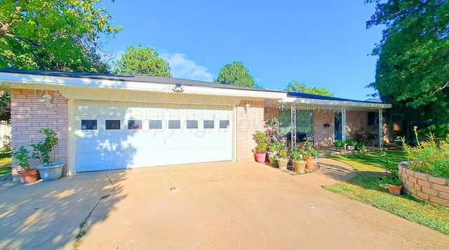 112 Armstrong Avenue, Dumas, TX 79029