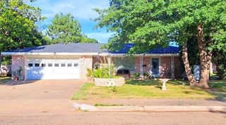 112 Armstrong Avenue, Dumas, TX 79029