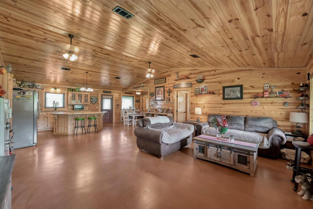 130 Raleigh Circle, Trinity, TX 75862