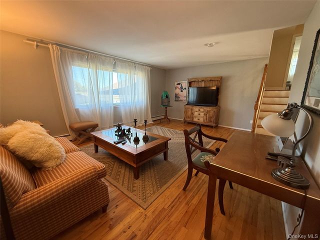 250 Oneck Lane, Westhampton, NY 11978