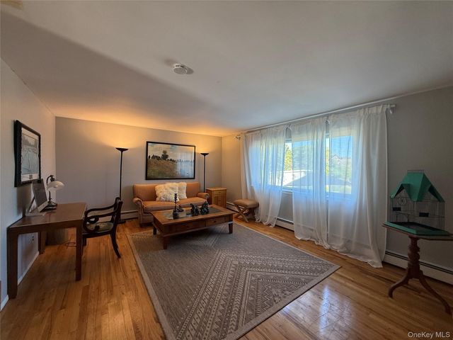 250 Oneck Lane, Westhampton, NY 11978
