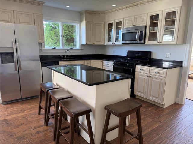 250 Oneck Lane, Westhampton, NY 11978