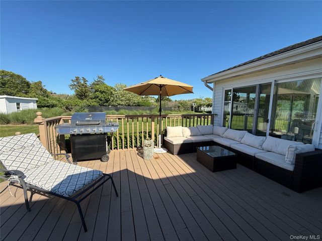 250 Oneck Lane, Westhampton, NY 11978