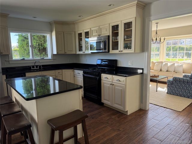 250 Oneck Lane, Westhampton, NY 11978