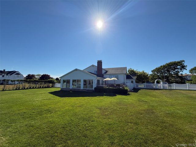 250 Oneck Lane, Westhampton, NY 11978