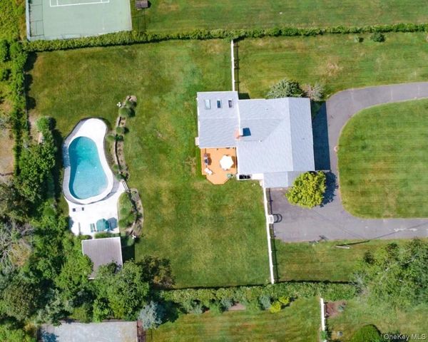 250 Oneck Lane, Westhampton, NY 11978