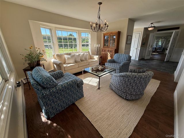 250 Oneck Lane, Westhampton, NY 11978