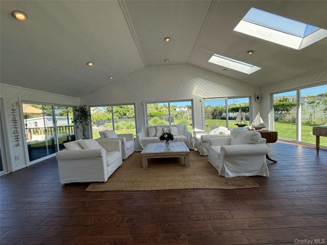 250 Oneck Lane, Westhampton, NY 11978