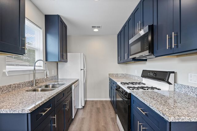 2615 Ektom DR C, Austin, TX 78745