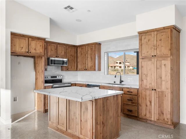 16173 Pela Road, Apple Valley, CA 92307