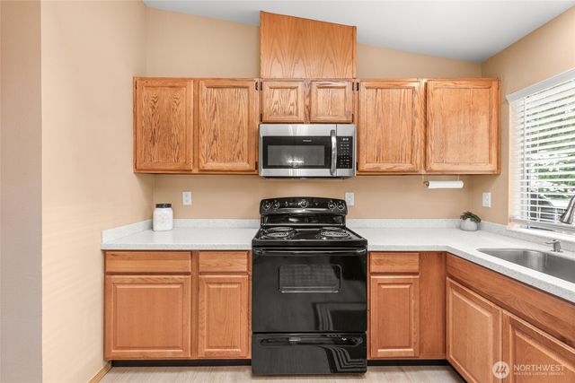24941 13th Place S, Des Moines, WA 98198