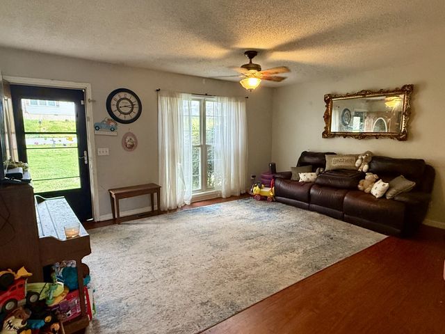 102 McKinney St, Estill Springs, TN 37330