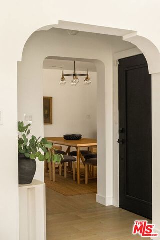 3928 S Bronson Avenue, Los Angeles, CA 90008