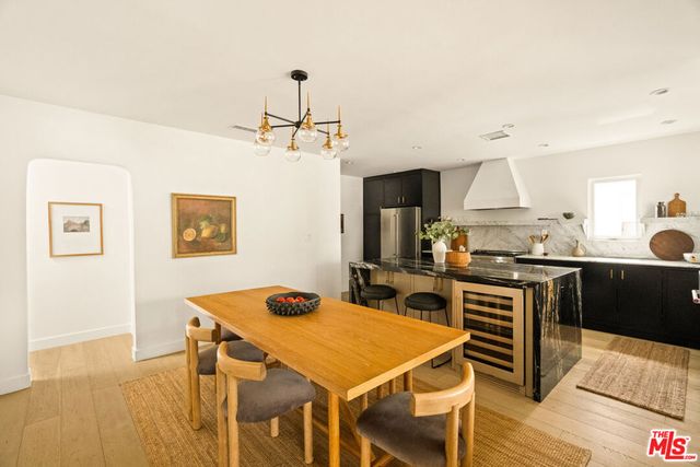 3928 S Bronson Avenue, Los Angeles, CA 90008