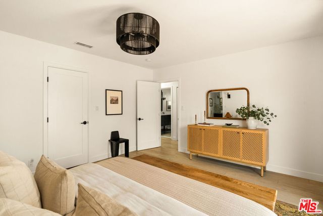 3928 S Bronson Avenue, Los Angeles, CA 90008