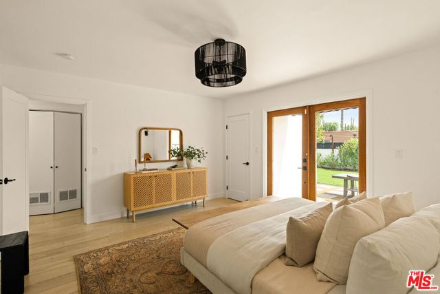 3928 S Bronson Avenue, Los Angeles, CA 90008