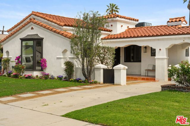 3928 S Bronson Avenue, Los Angeles, CA 90008