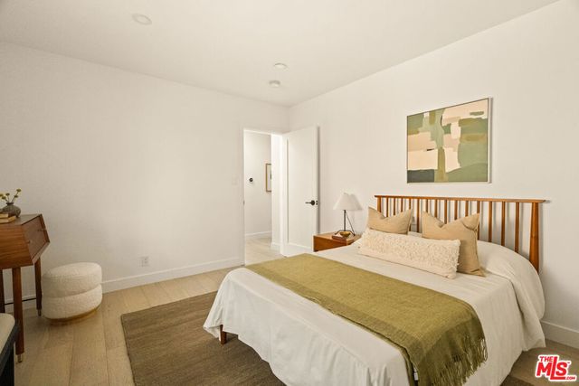 3928 S Bronson Avenue, Los Angeles, CA 90008