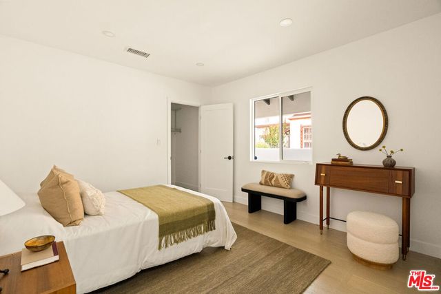 3928 S Bronson Avenue, Los Angeles, CA 90008