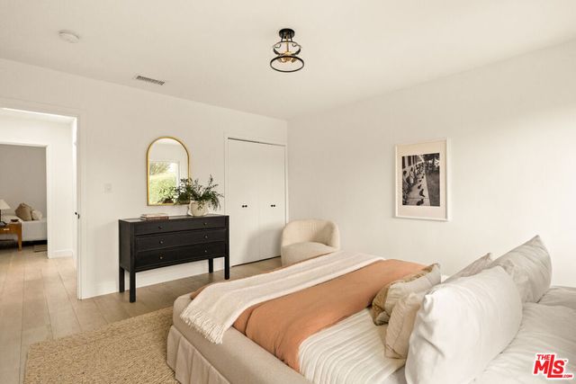 3928 S Bronson Avenue, Los Angeles, CA 90008