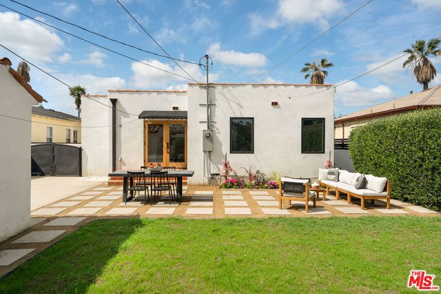 3928 S Bronson Avenue, Los Angeles, CA 90008