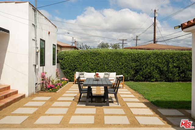 3928 S Bronson Avenue, Los Angeles, CA 90008