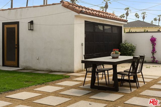 3928 S Bronson Avenue, Los Angeles, CA 90008