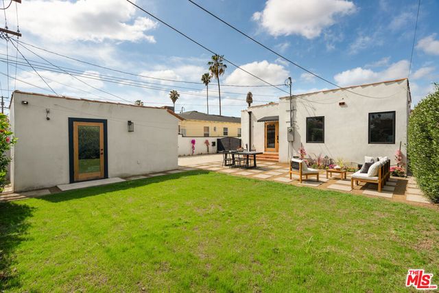3928 S Bronson Avenue, Los Angeles, CA 90008