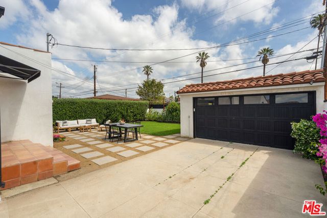 3928 S Bronson Avenue, Los Angeles, CA 90008