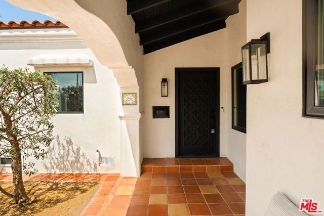 3928 S Bronson Avenue, Los Angeles, CA 90008