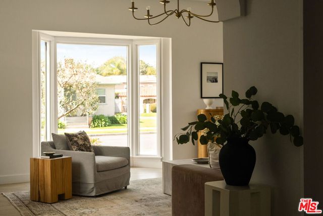 3928 S Bronson Avenue, Los Angeles, CA 90008