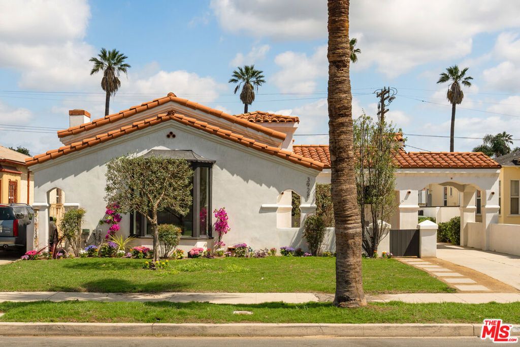 3928 S Bronson Avenue, Los Angeles, CA 90008