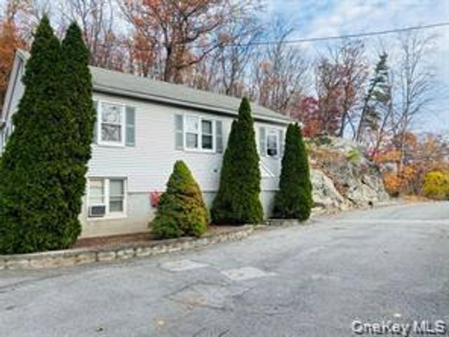 5 Old State Road 2, Highland Falls, NY 10928
