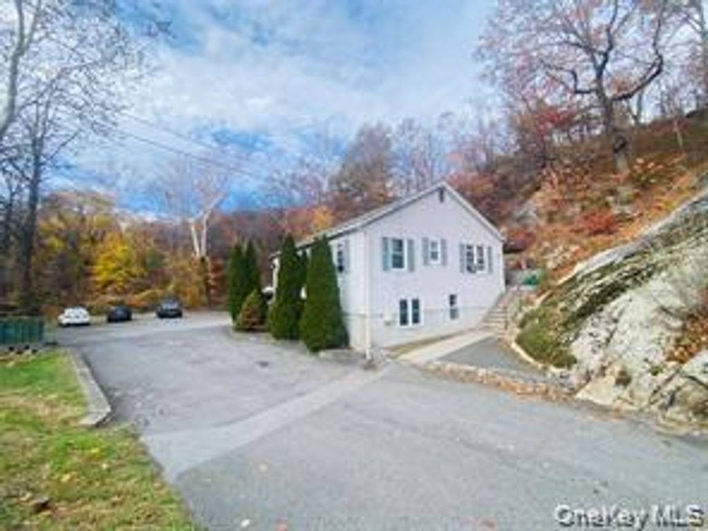 5 Old State Road 2, Highland Falls, NY 10928