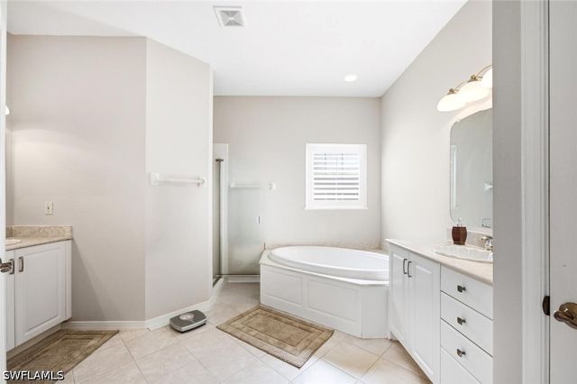 2515 Talon CT 404, Naples, FL 34105