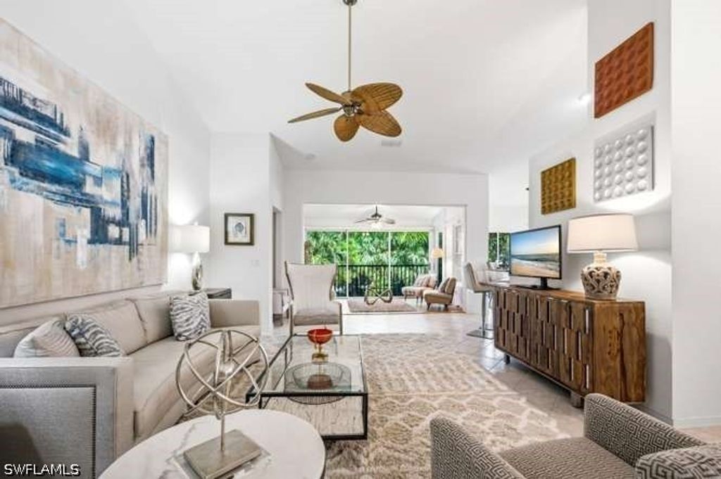 2515 Talon CT 404, Naples, FL 34105