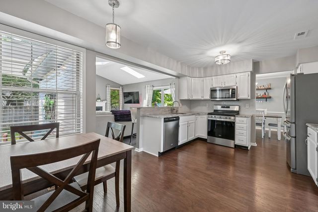 11 AMBERFIELD DR, Delran, NJ 08075