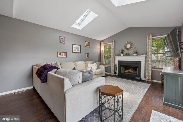 11 AMBERFIELD DR, Delran, NJ 08075