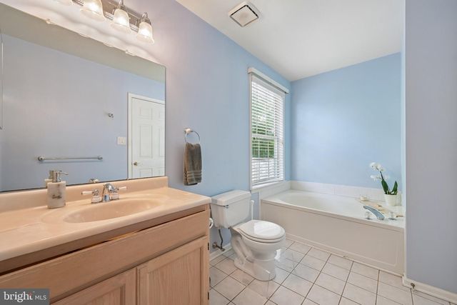 11 AMBERFIELD DR, Delran, NJ 08075