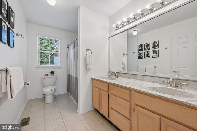 11 AMBERFIELD DR, Delran, NJ 08075